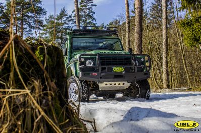 Land-Rover-Defender-camo-1