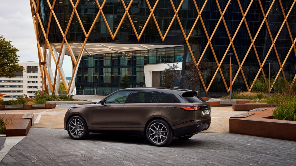 RR_Velar_22MY_SV_Bespoke_Tourmaline_Brown